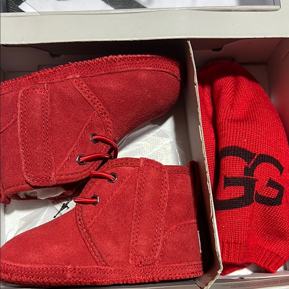 UGG Baby Neumel and Beanie Set
